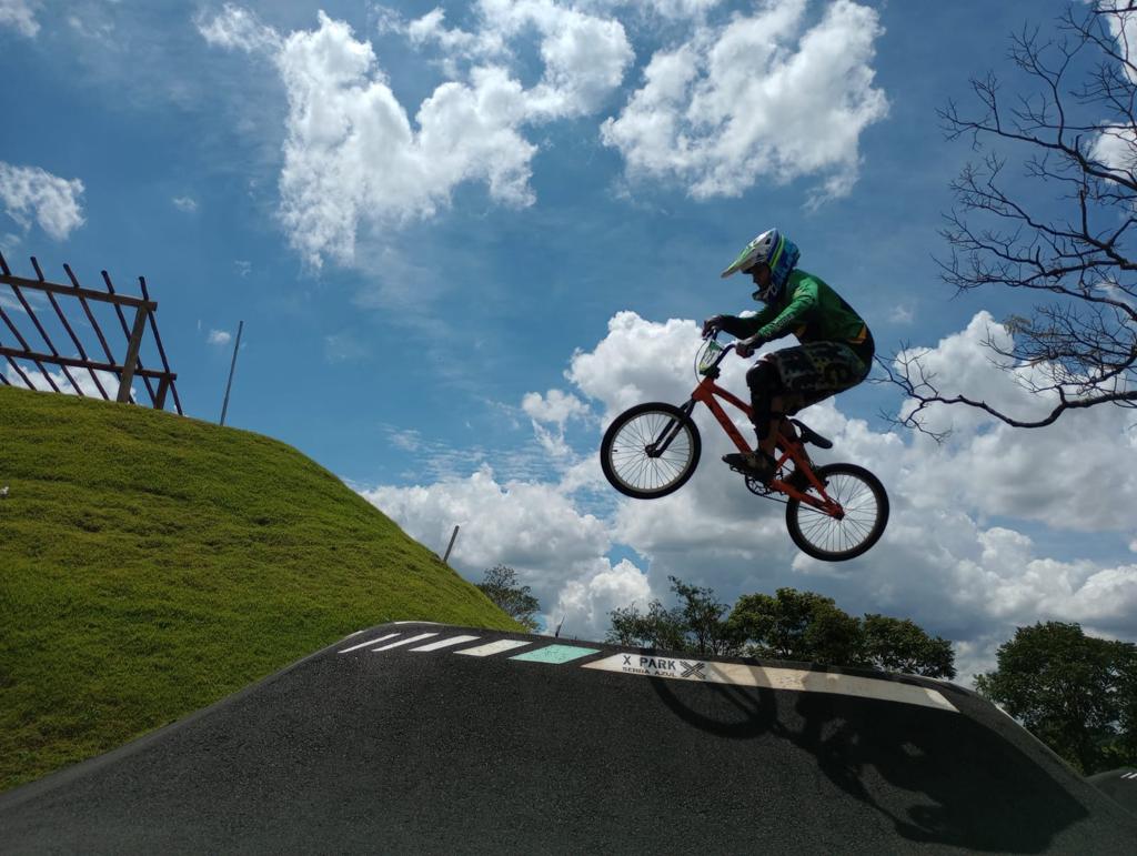 FUI NA RUA DO GRAU - APRENDENDO A DA GRAU DE BIKE MONTADINHA 